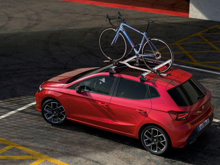 Close-up do suporte de bicicletas do SEAT Ibiza.