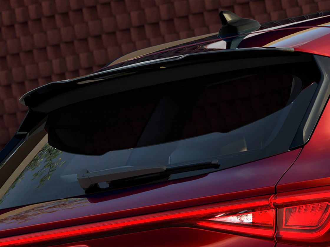 Spoiler traseiro preto no SEAT Leon FR Black Pack Edition, para melhorar a aerodinâmica.