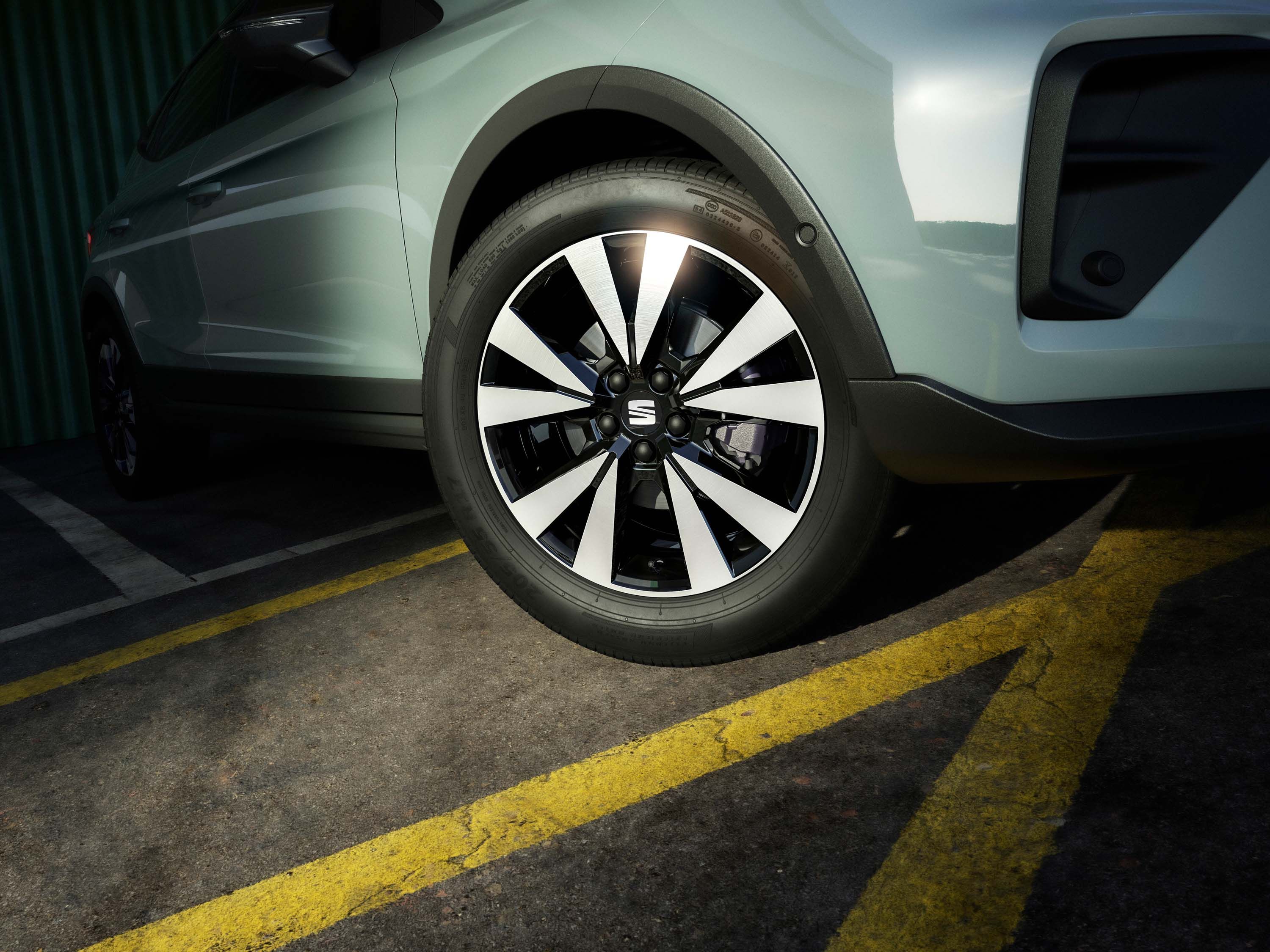 Jantes de liga leve dynamic maquinadas de 17 polegadas do SEAT Arona.