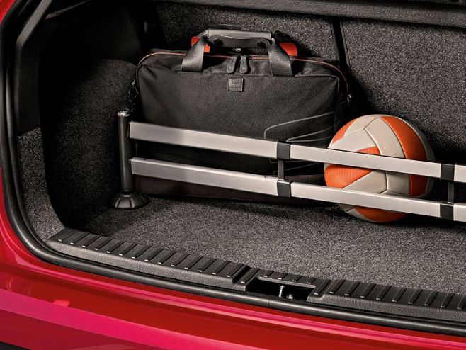 SEAT Ibiza com o organizador da mala.