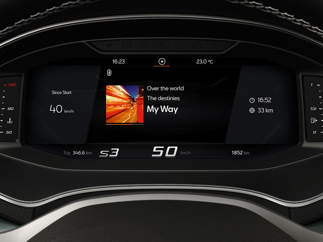 SEAT Arona com Digital Cockpit e mapa de navegação em alta resolução.