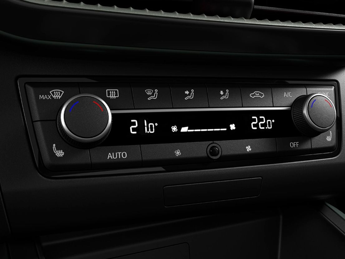 Sistema de climatização Climatronic do SEAT Arona Xperience, com controlo de temperatura.