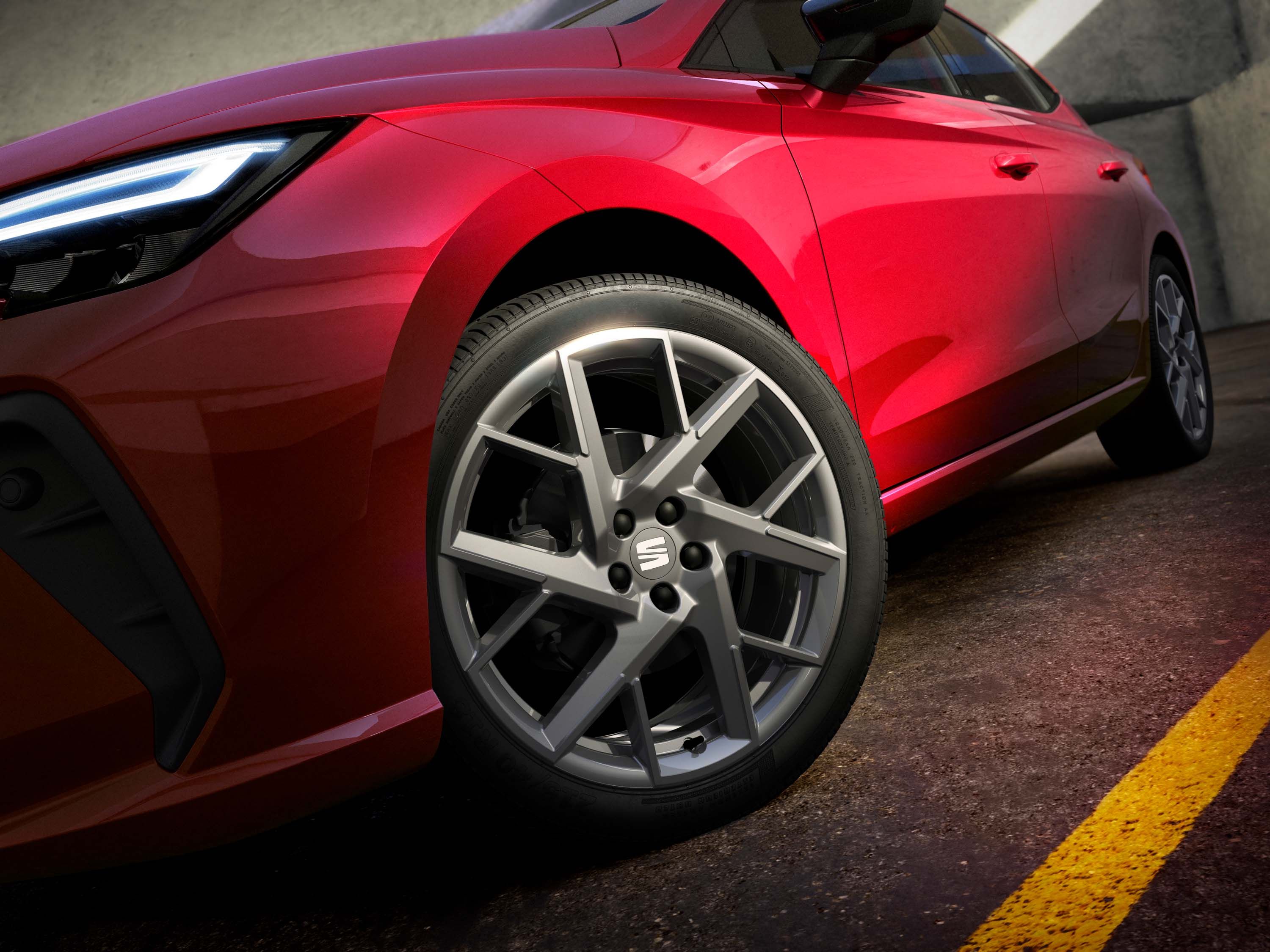 Vista em close-up das jantes de liga leve de 18 polegadas do novo SEAT Ibiza.