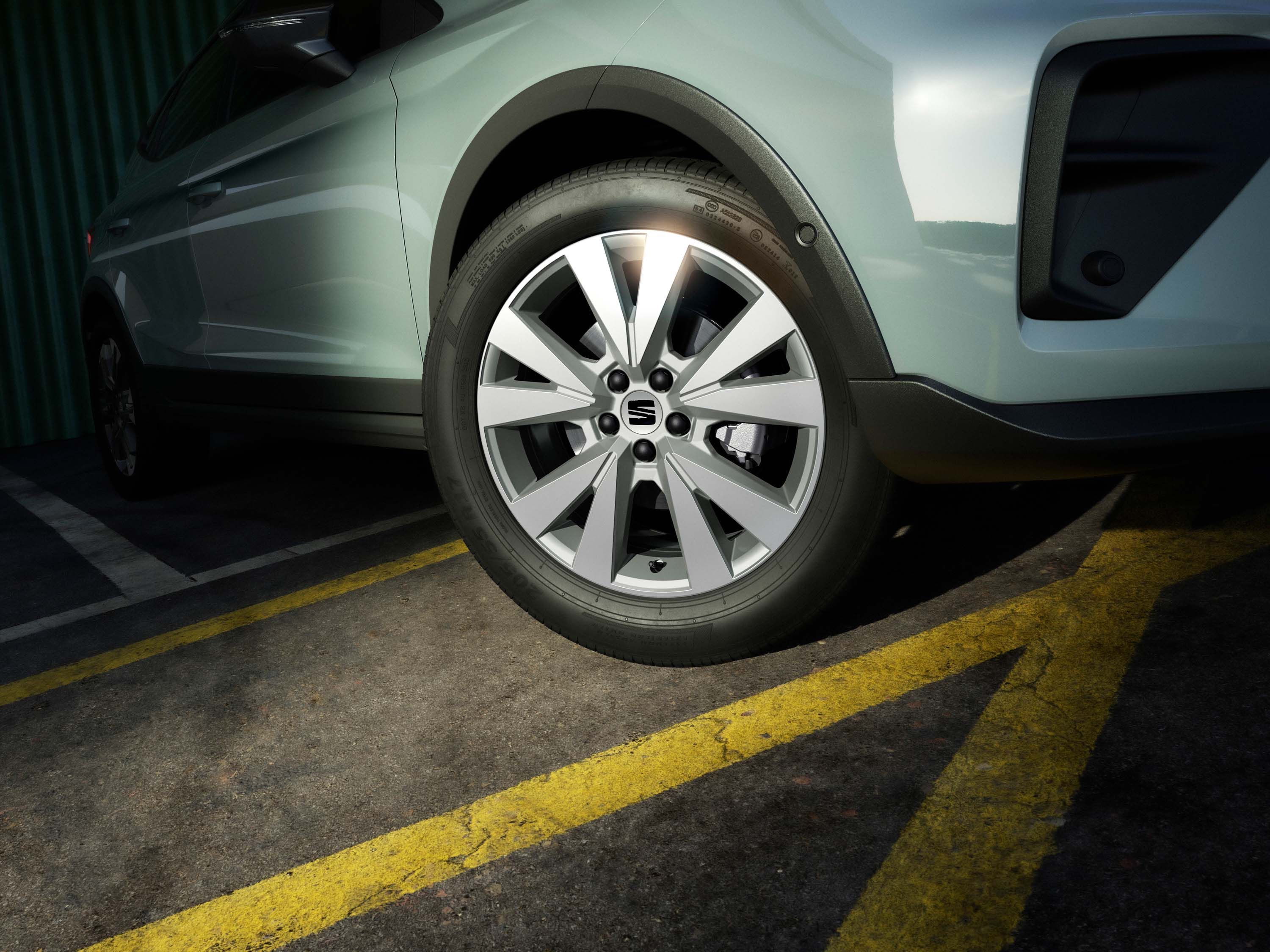 Jantes de liga leve dynamic de 17 polegadas do SEAT Arona.