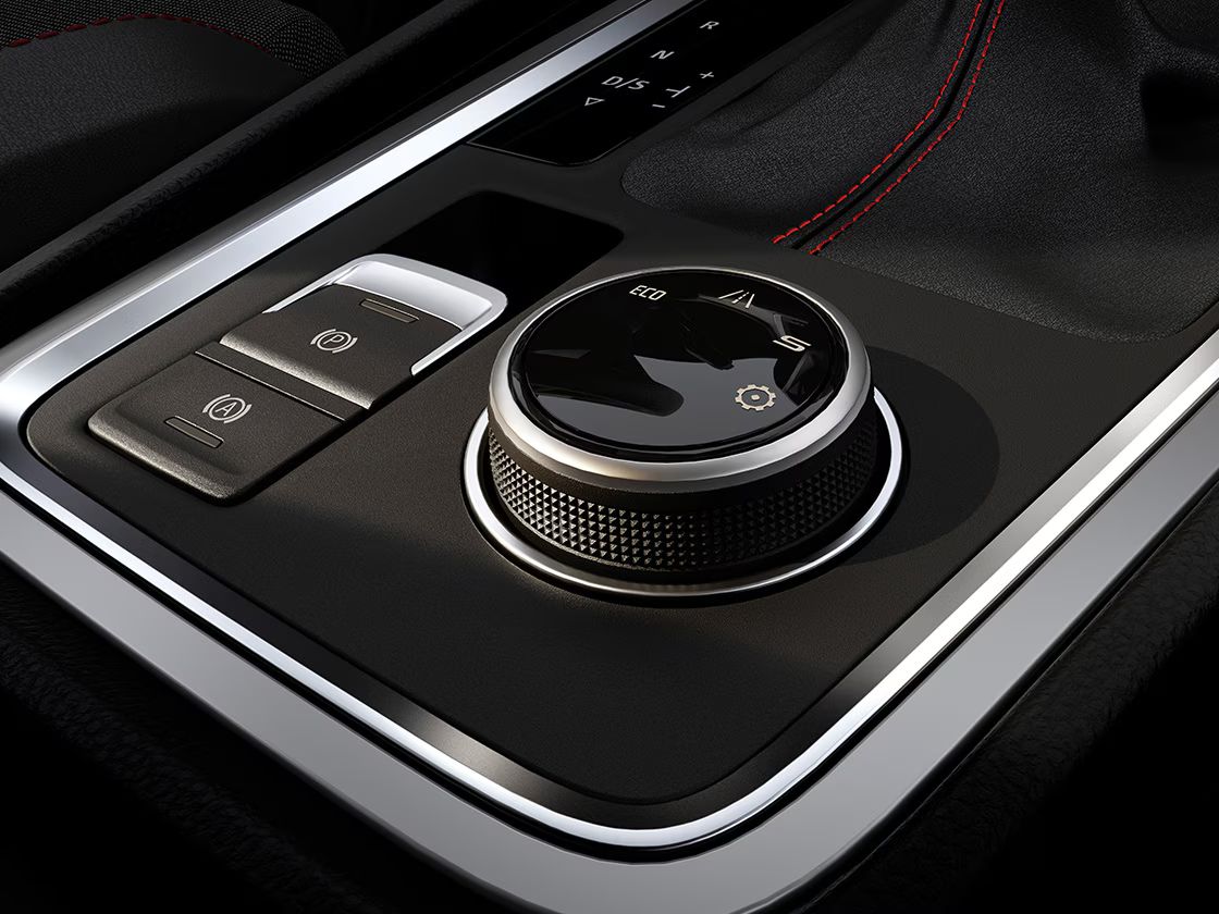 Vista do interior com destaque para o Perfil de condução que permite personalizar o comportamento e os modos de condução do seu SEAT Ateca 