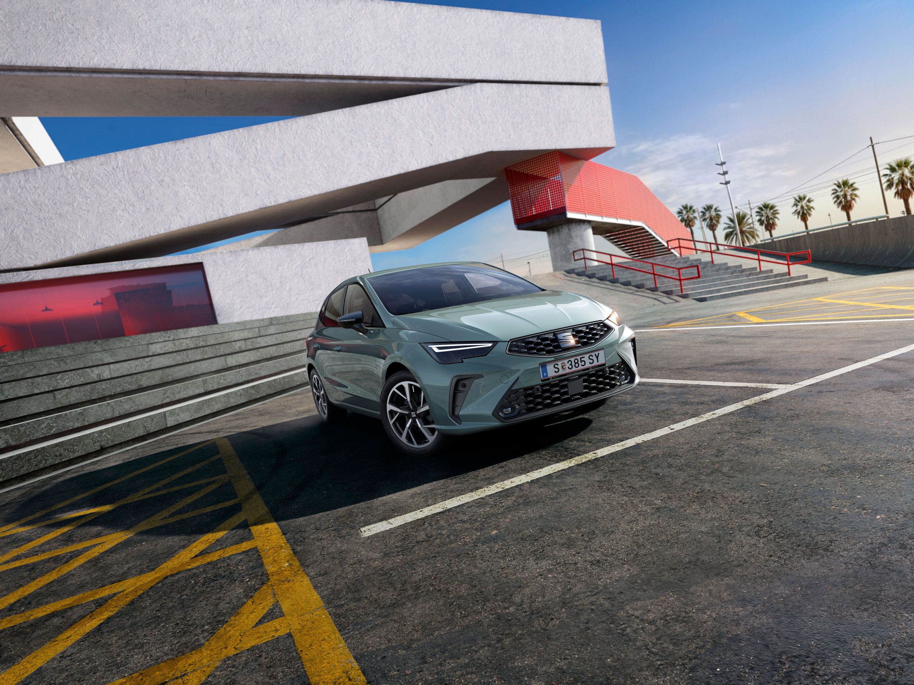 Vista lateral do novo SEAT Ibiza na versão SEAT Style, estacionado ao ar livre.